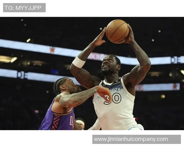 外线火力全开爱德华兹三节狂砍37分三分球命中率高达583 外线火力全开爱德华兹三节狂砍37分三分球命中率高达583