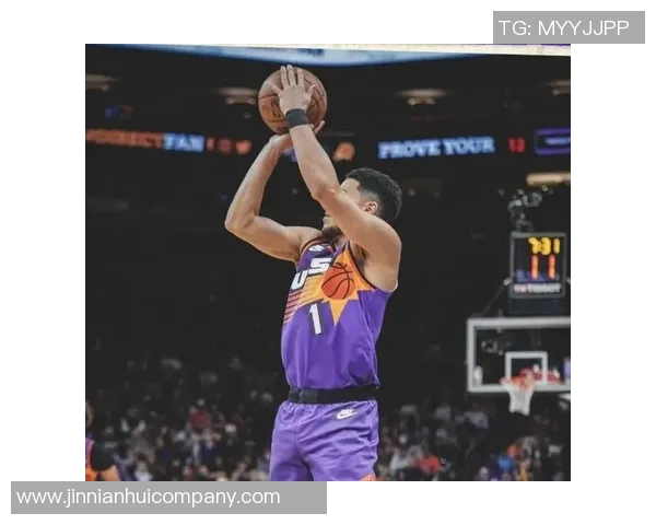 布克半场表现低迷仅得3分3板2助次节全失火力引发球迷热议 布克半场表现低迷仅得3分3板2助次节全失火力引发球迷热议