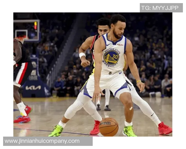 开拓者客场逆转勇士霸气抢下篮板球展现强大实力