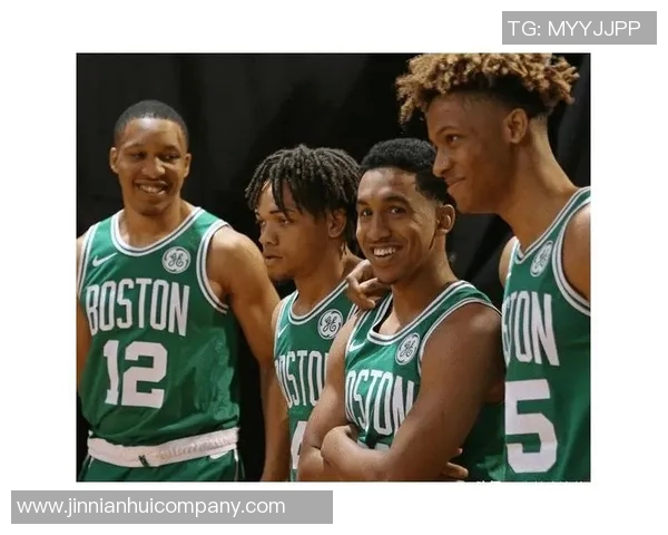 多诺万米切尔半场表现低迷9投仅3中三分球命中率不佳仅得9分4助