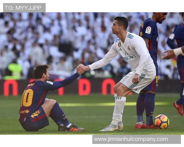 梅西荣膺FIFA年度最佳球员八次创纪录C罗紧随其后齐达内和罗纳尔多并列第三 梅西荣膺FIFA年度最佳球员八次创纪录C罗紧随其后齐达内和罗纳尔多并列第三