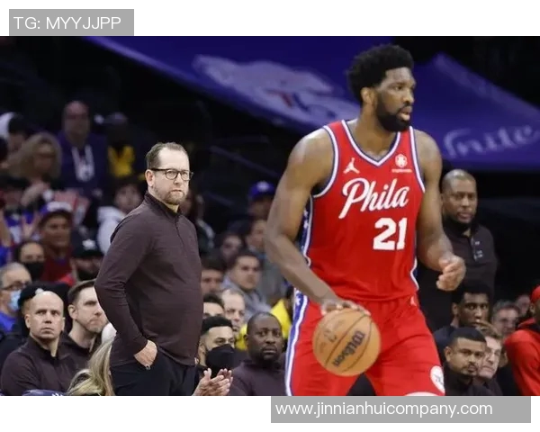 恩比德积极参与训练状态良好纳斯表示将每日观察其恢复进展 恩比德积极参与训练状态良好纳斯表示将每日观察其恢复进展