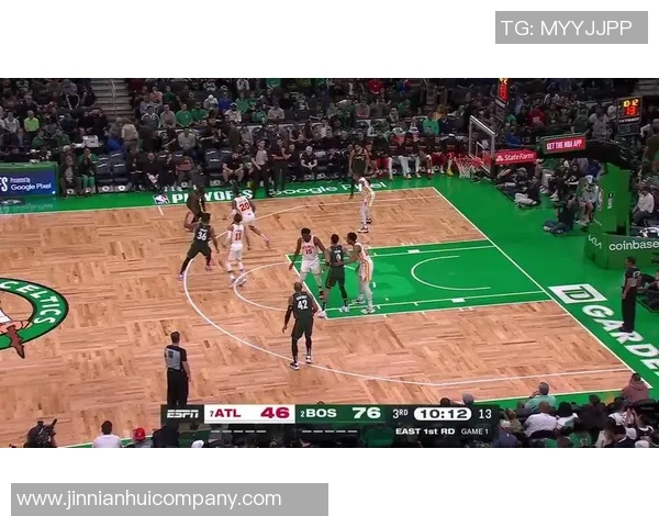 杰伦布朗首节表现起伏明显5投仅1中却抢下7篮板助攻2次失误3次